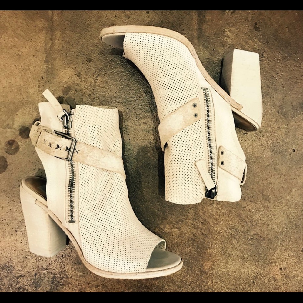 Dolce Vita open toe booty